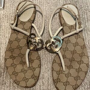 Gucci Beige Monogram heart Thong Sandals with Gold Double G